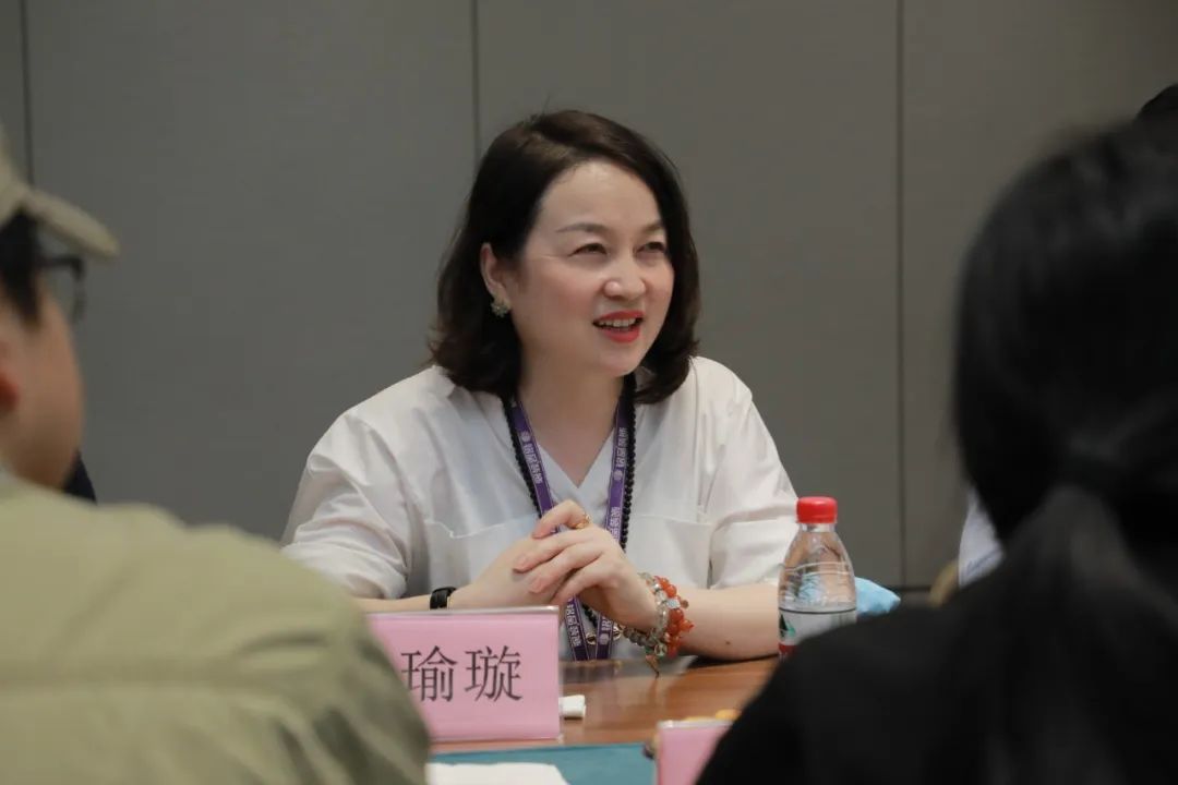 浙江建設(shè)技師學院副院長干杏芬一行蒞臨銘品裝飾參觀指導(dǎo)