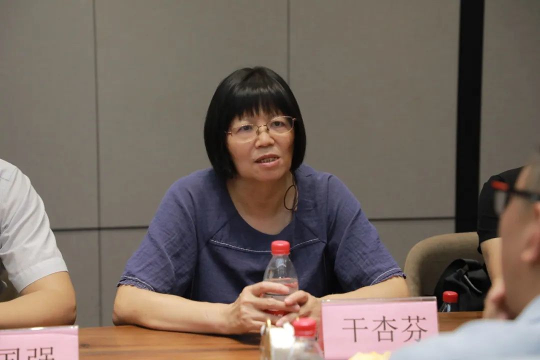 浙江建設(shè)技師學院副院長干杏芬一行蒞臨銘品裝飾參觀指導(dǎo)